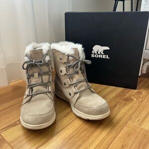 Sorel Women’s Explorer Joan Tan Boots Size 7